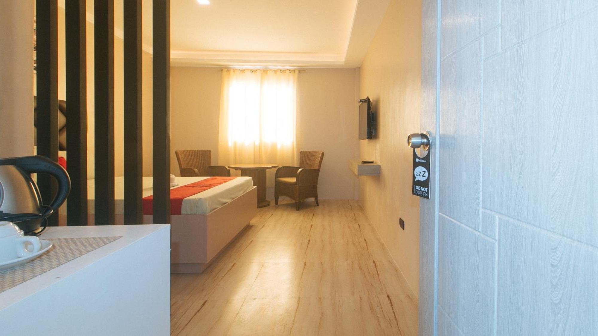 Reddoorz Plus At Seventy Five Inn Near Manila Airport Paranaque City Exterior foto